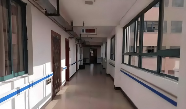 应届大学生深圳户口_电影《南京照相馆》票房破4亿 电影南京照中说消息